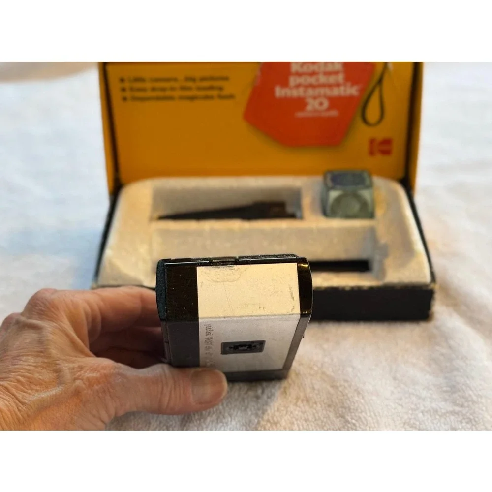 Kodak pocket‎ Instamatic 20 with box